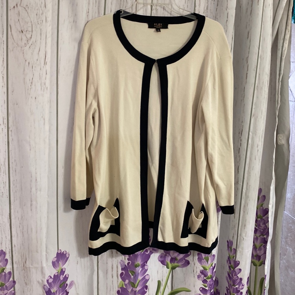Alex Marie Women (sold at Dillards) Cream with Black trim. Size 2X